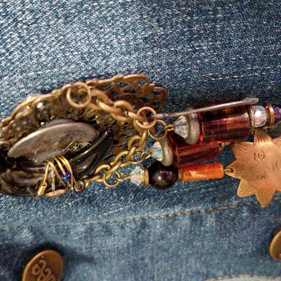 Artisan Moon Brooch - Picture 5 of 5